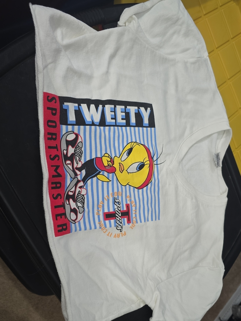 Looney Tunes Tweety Bird Cropped Top. Womens Medium. [Flaw]